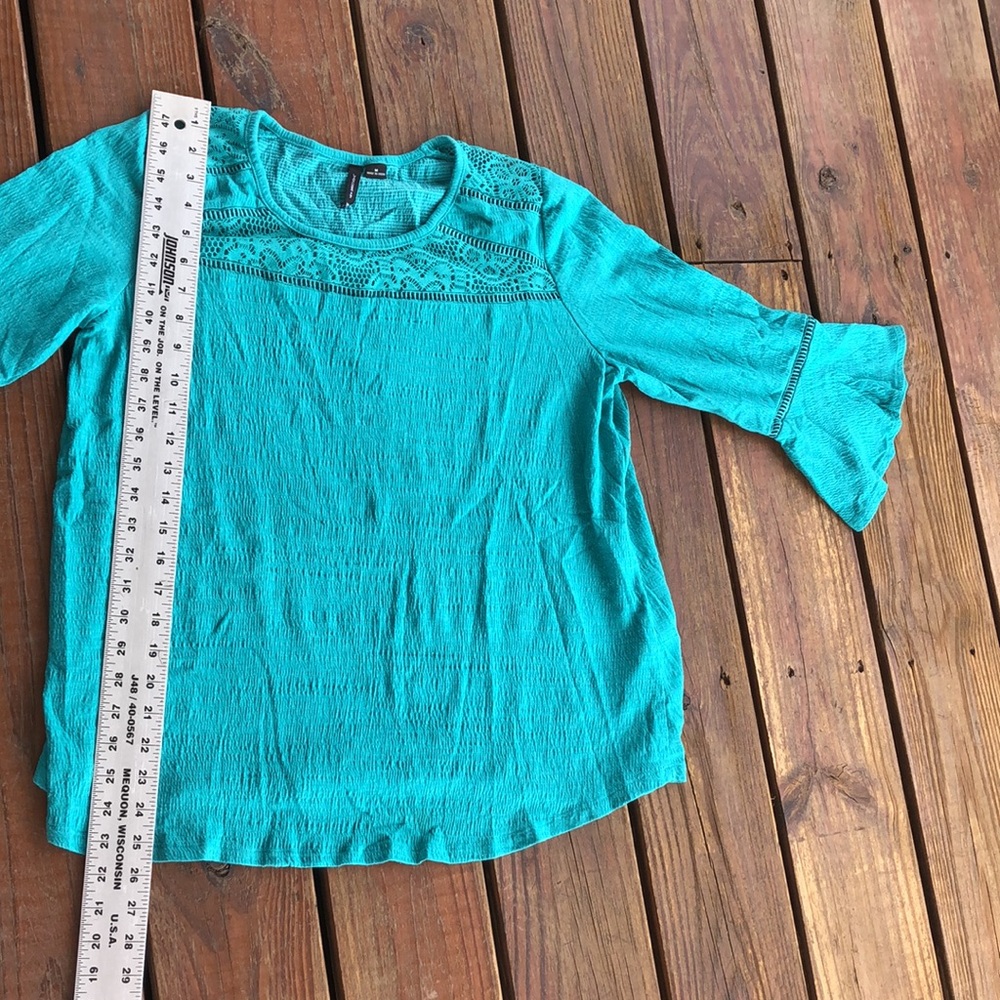 New Directions Green Ruffled sleeve top - Picture 5 of 6